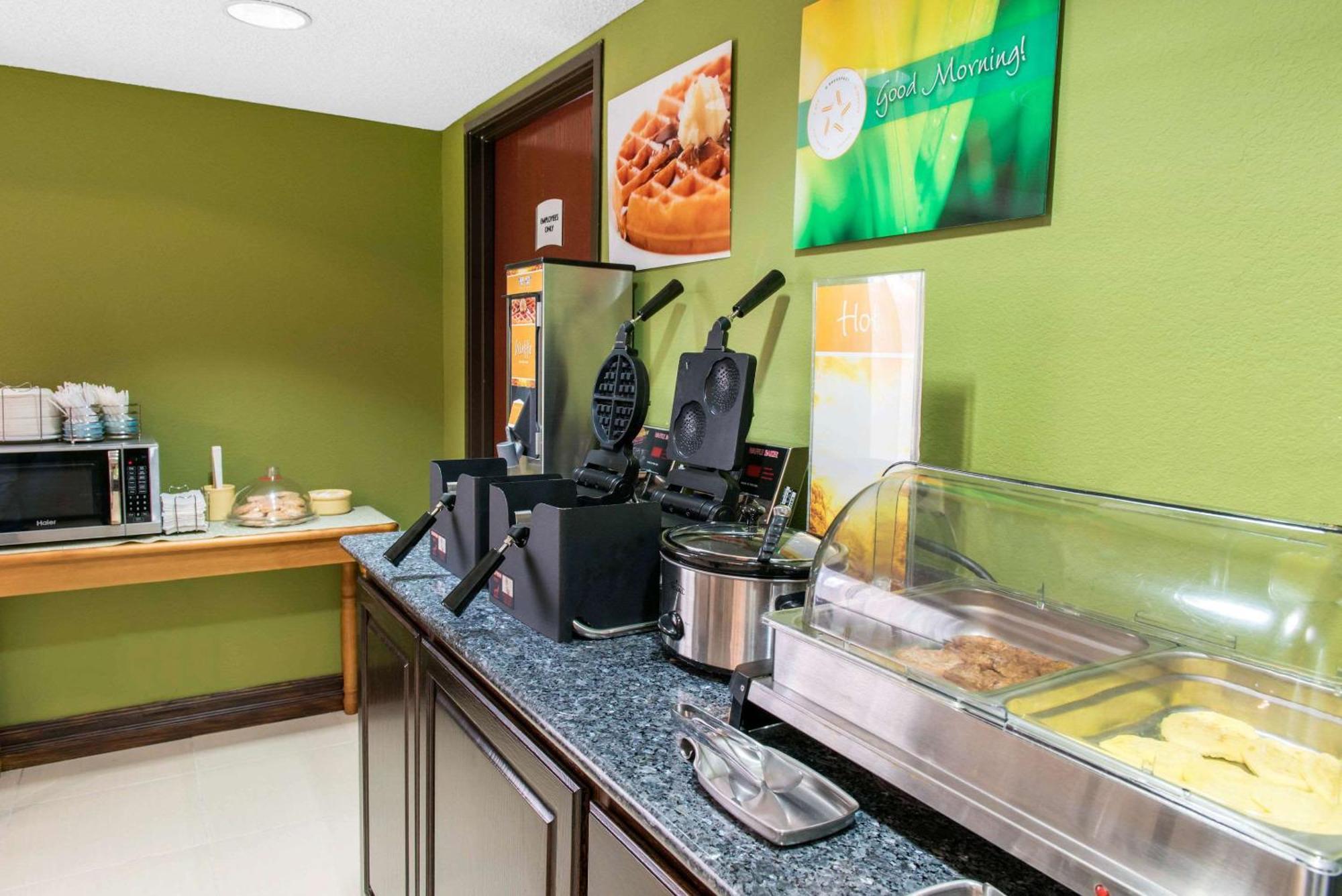 Quality Inn & Suites Anderson I-69 Zewnętrze zdjęcie