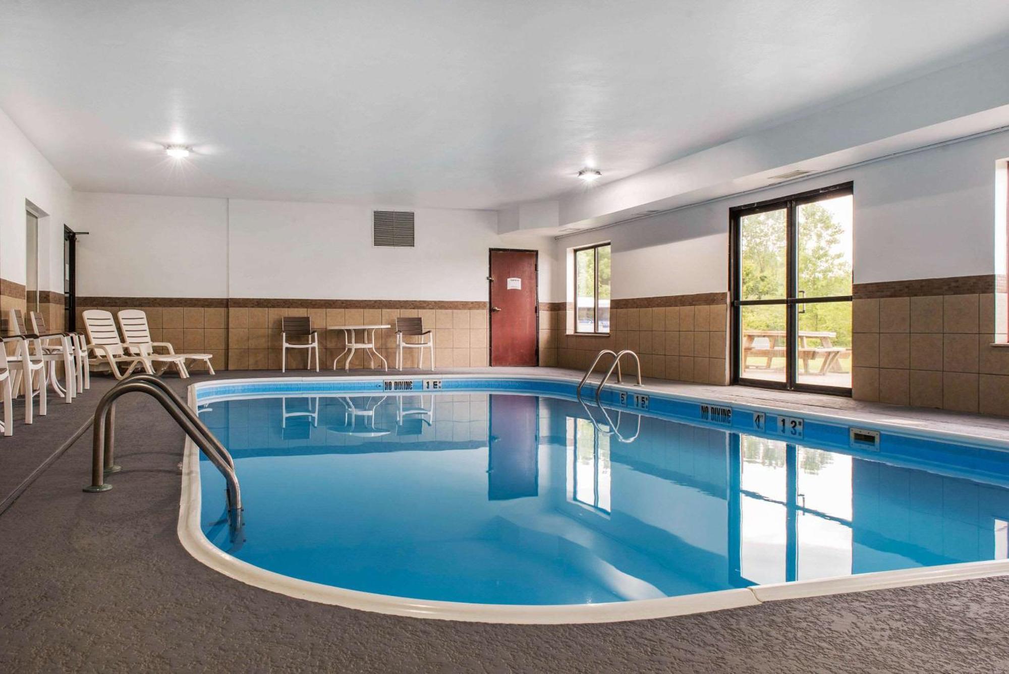 Quality Inn & Suites Anderson I-69 Zewnętrze zdjęcie